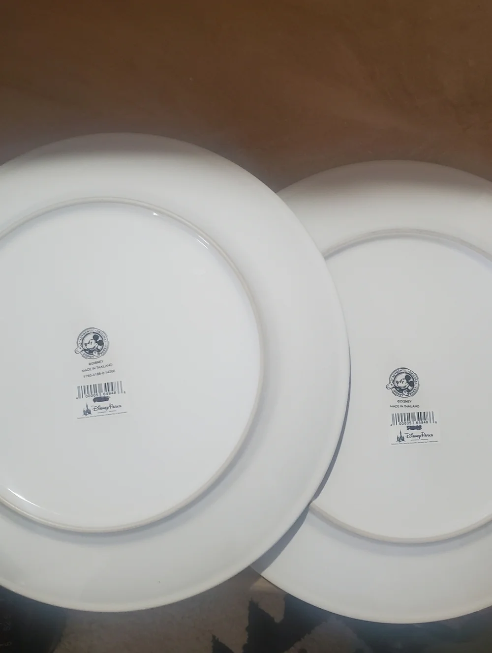 MICKEY MOUSE COLLECTIBLE DINNER PLATES. SET OF 2. CLASSIC BLK/ WHT. 11 IN. NWT